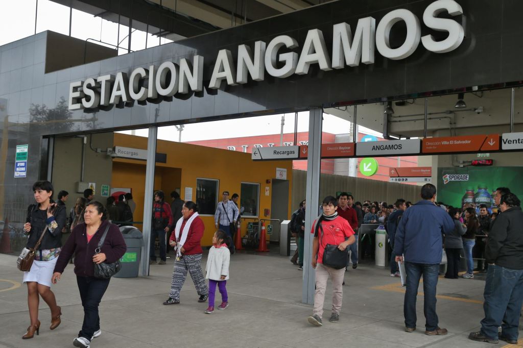 Incidente entre buses del Metropolitano generó demoras en la estación&nbsp;Angamos