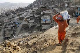 Los peruanos aún son más pobres que antes de la pandemia: el crecimiento económico no llega a las regiones más rezagadas